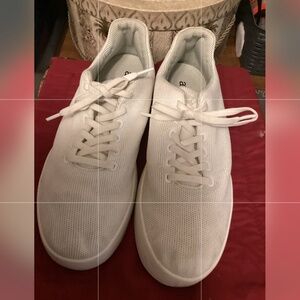 ATOMS UNISEX WHITE SNEAKERS W13/M 11.5